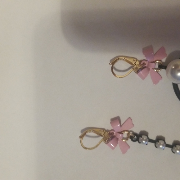 Betsey Johnson earrings with hearts, pearls and bows NWOT - Picture 2 of 4
